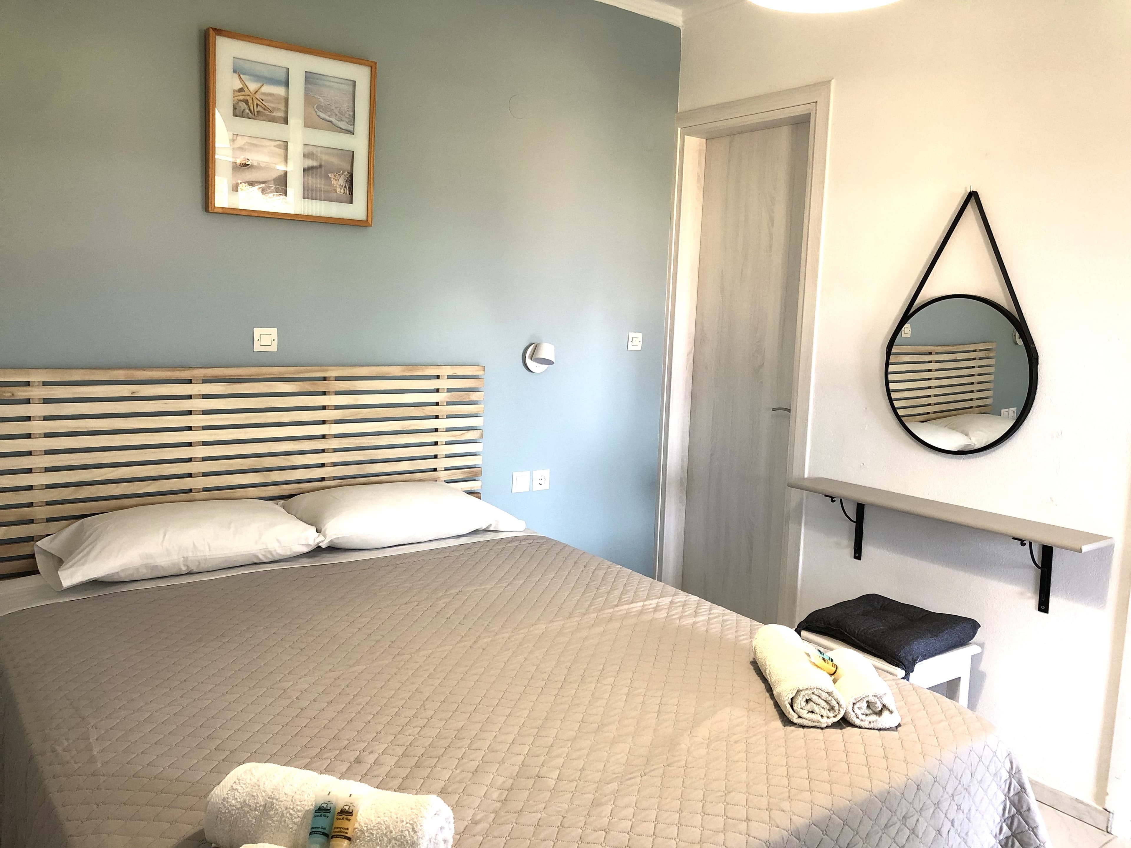 Studio with Sea View for Single Travellers (lower floor)